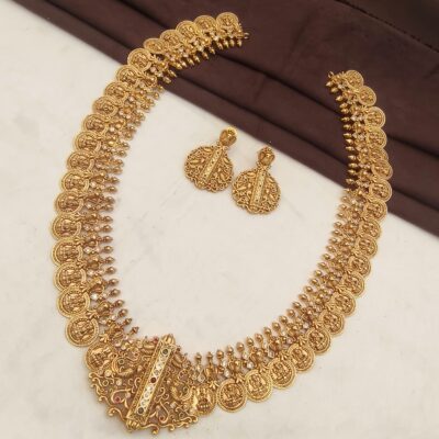 Statement haram with matching earrings