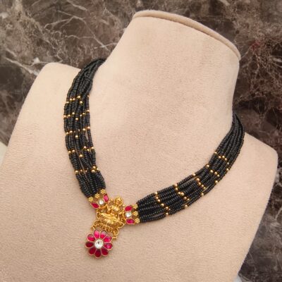 Jada kundan black beads