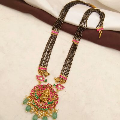 Jada kundan long black beads