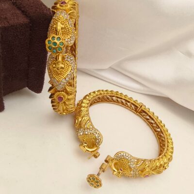 Openable Bangle with Kemp & Emerald Accents