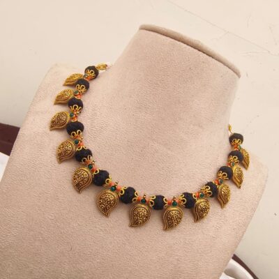 Mango black Thread